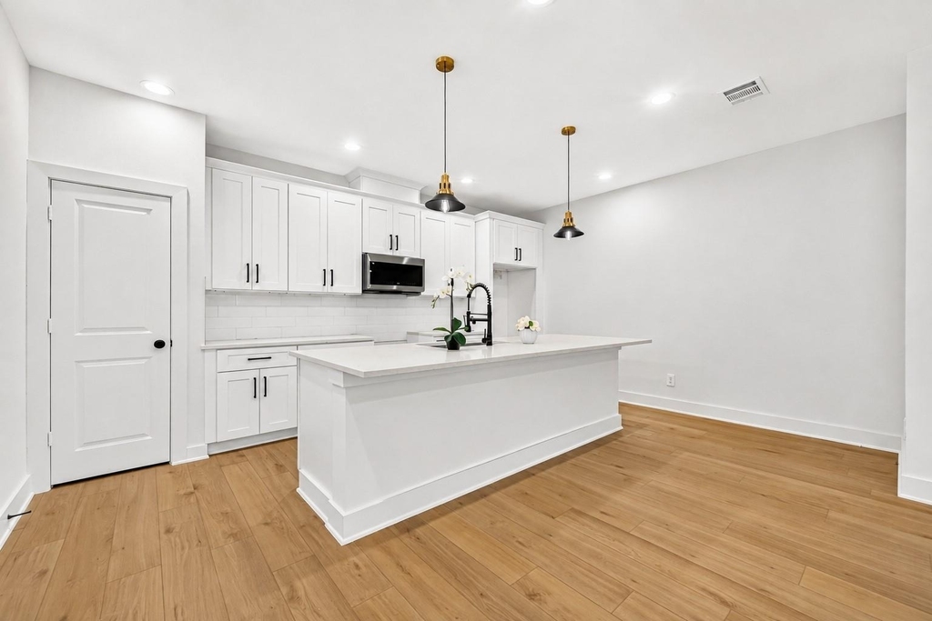 7826 Beckley Street - Photo 8