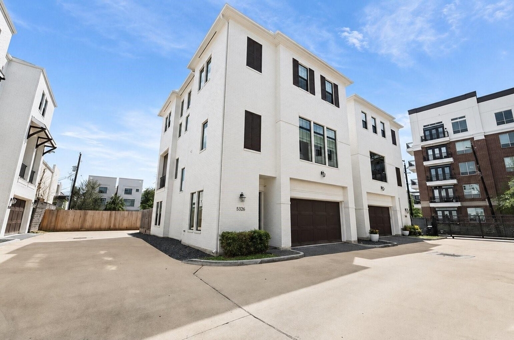 5326 Chandler Street - Photo 2