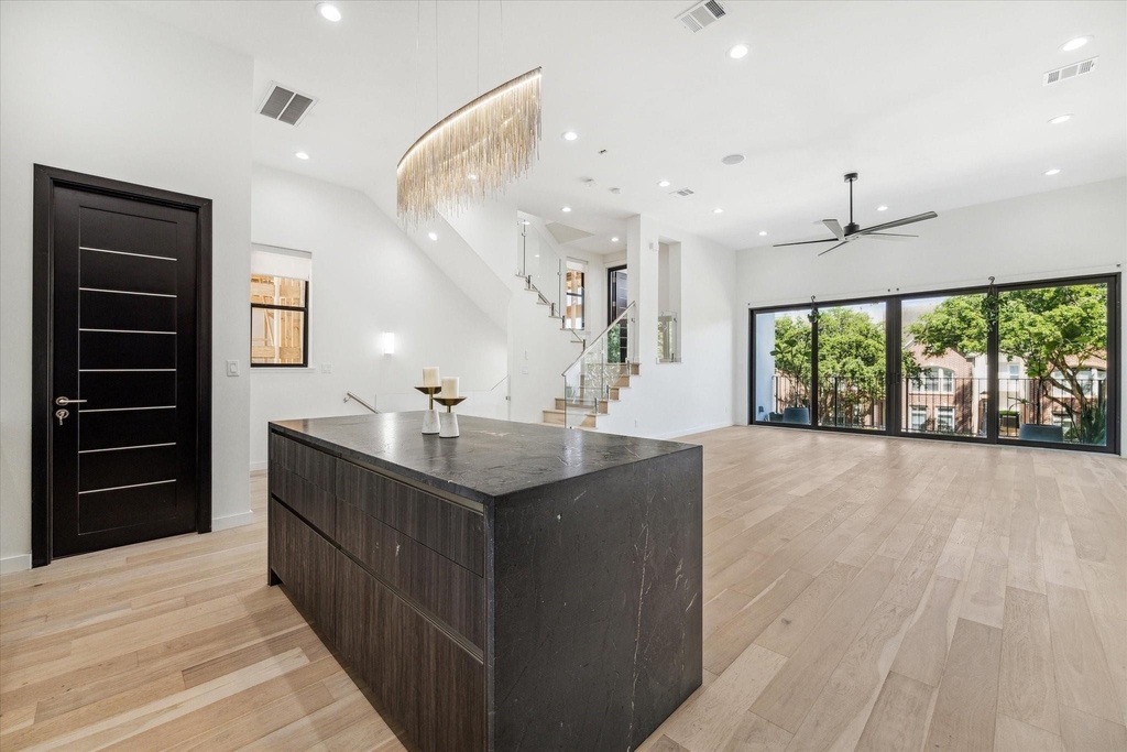713 Memorial Heights Drive - Photo 9