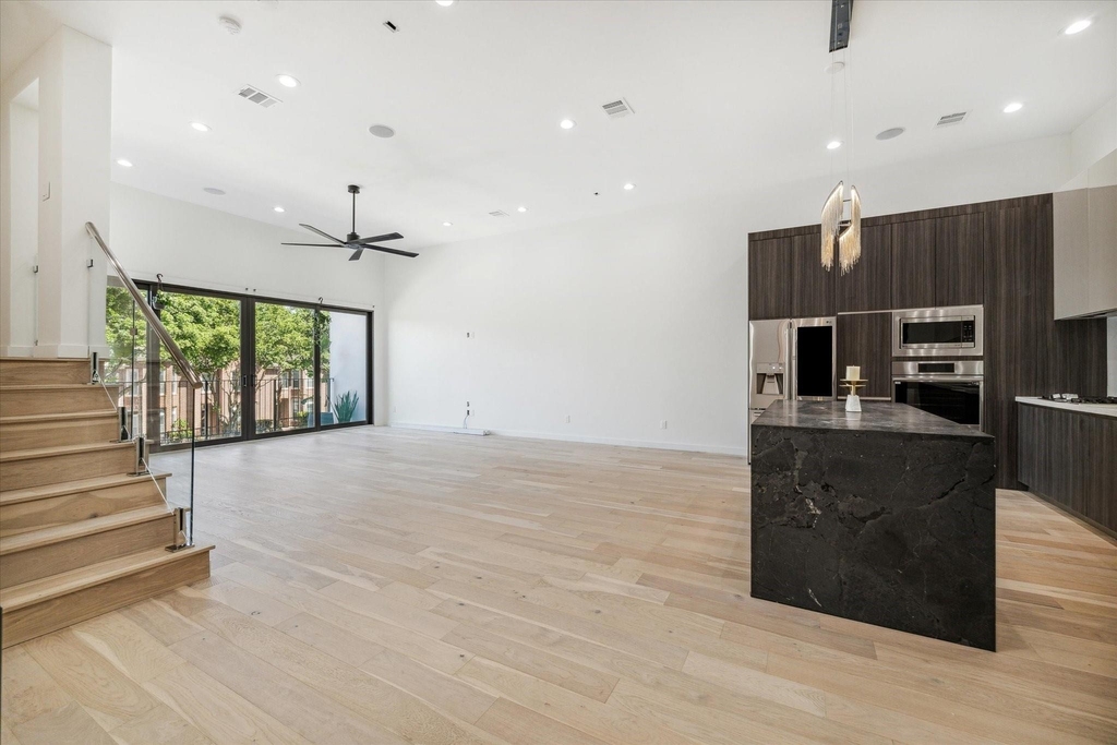 713 Memorial Heights Drive - Photo 4