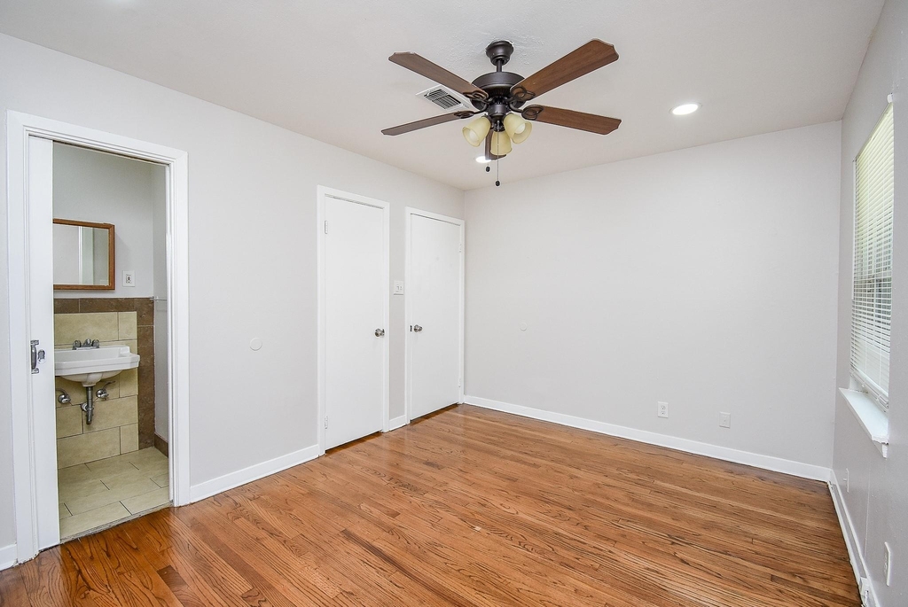 7406 Schiller Street - Photo 22
