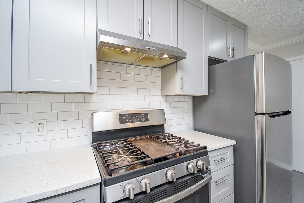 7406 Schiller Street - Photo 9