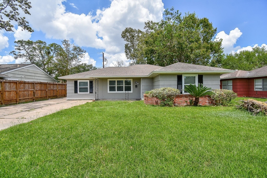 7406 Schiller Street - Photo 1