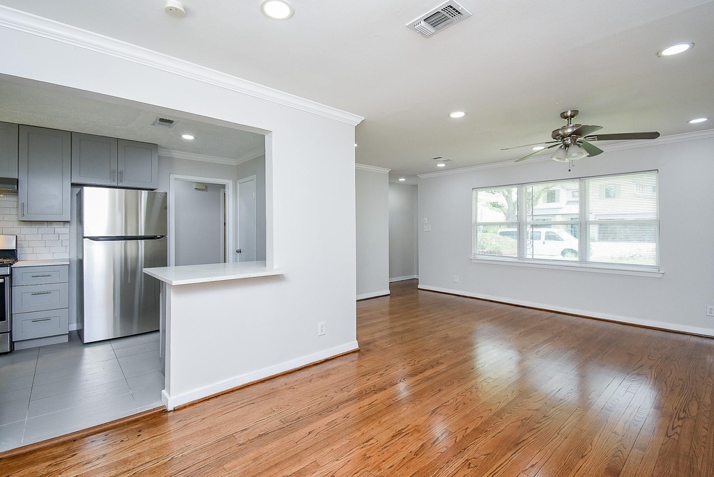 7406 Schiller Street - Photo 6
