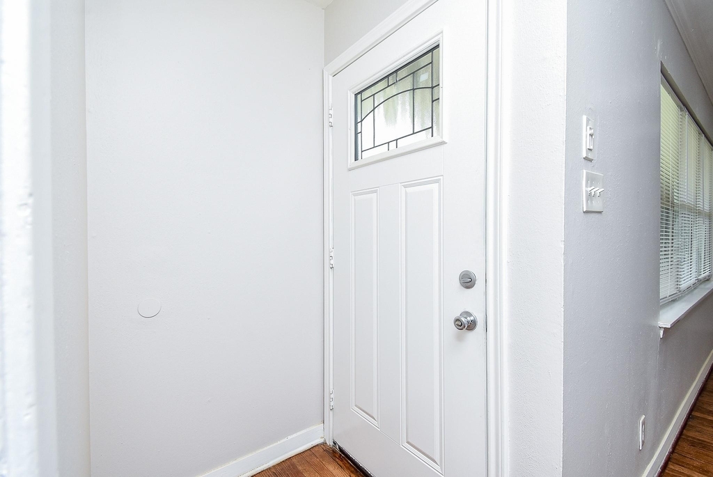 7406 Schiller Street - Photo 4