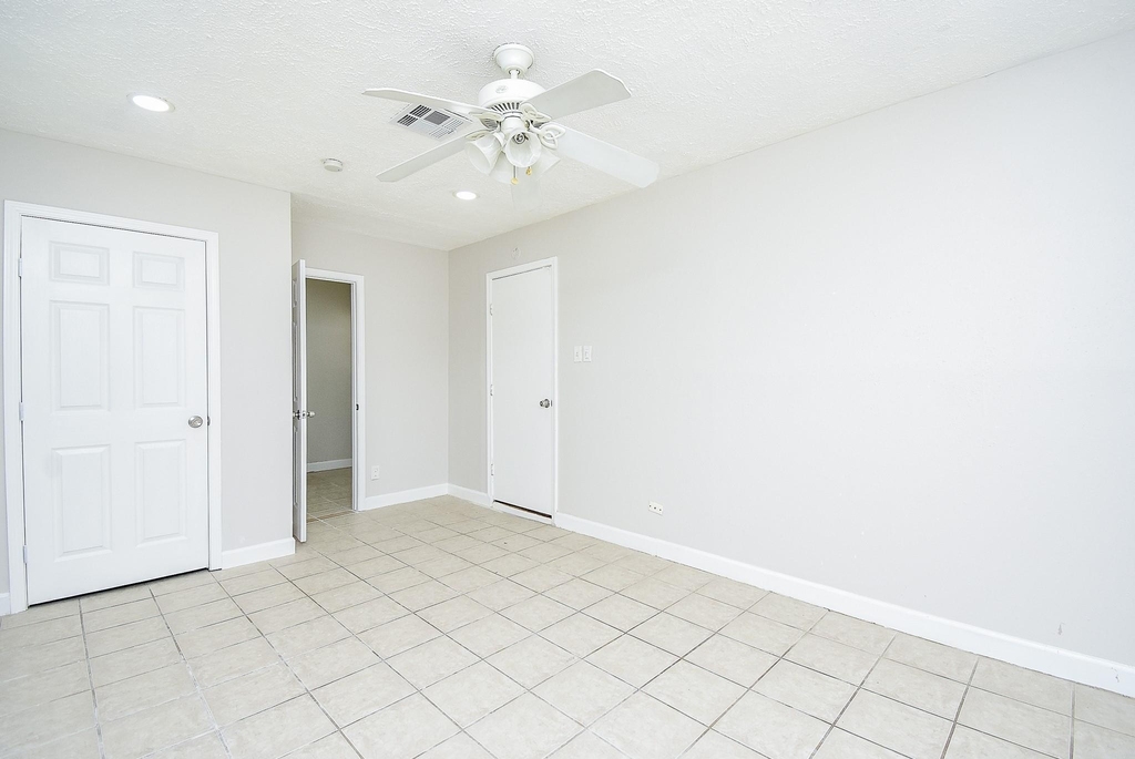 7406 Schiller Street - Photo 13