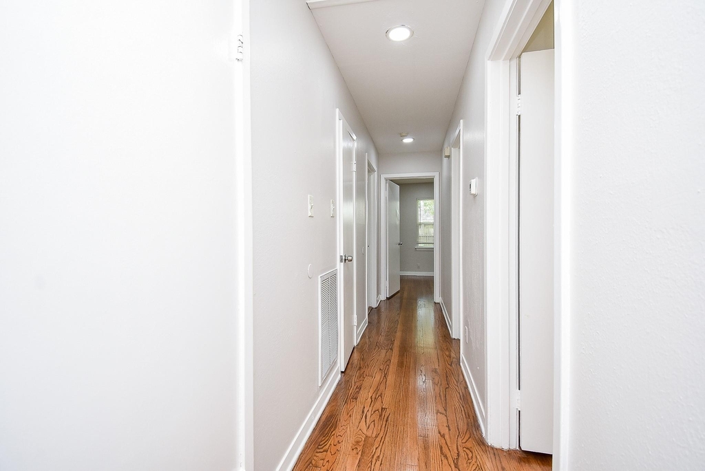 7406 Schiller Street - Photo 17