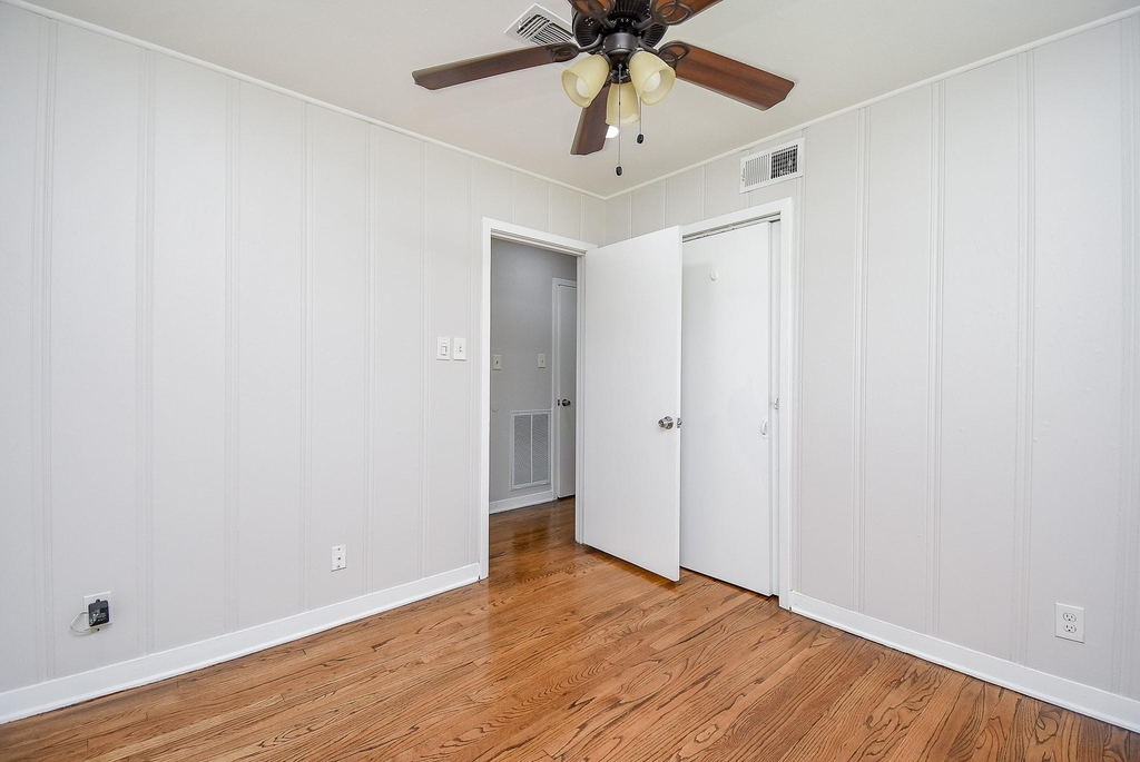 7406 Schiller Street - Photo 24