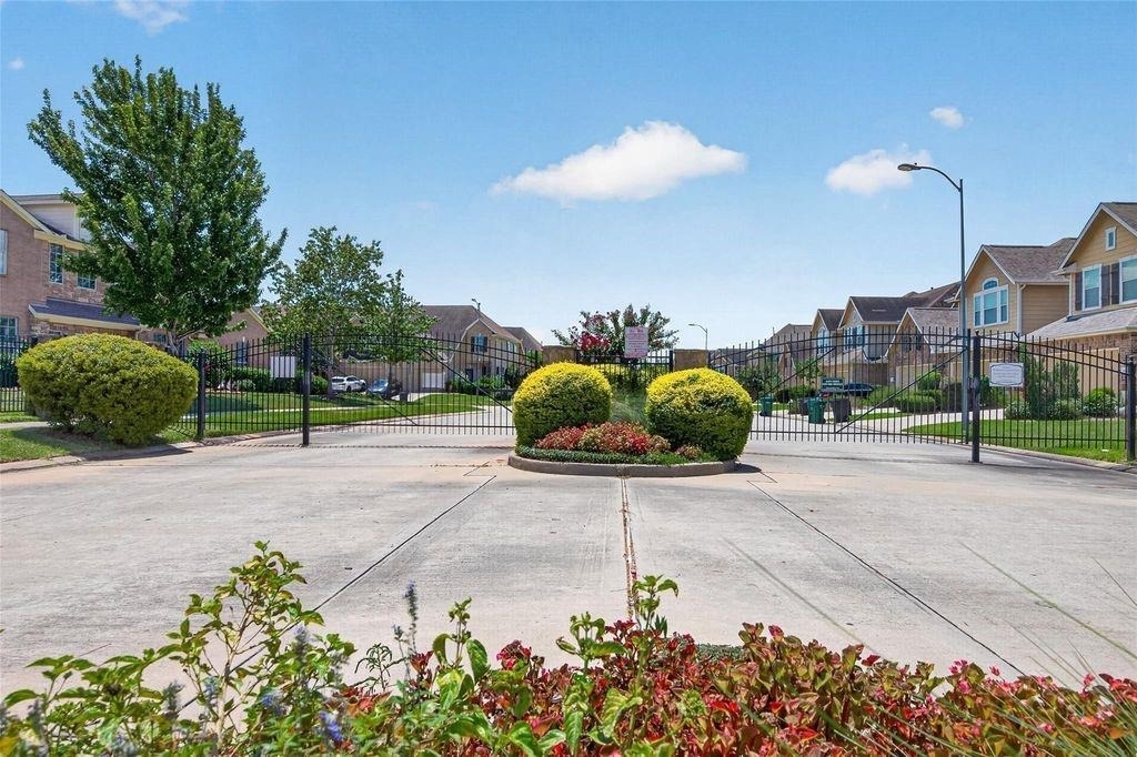 8506 Sunset Loch Drive - Photo 38