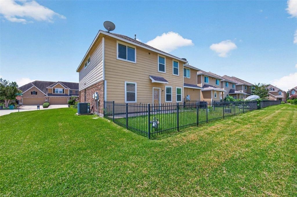 8506 Sunset Loch Drive - Photo 36