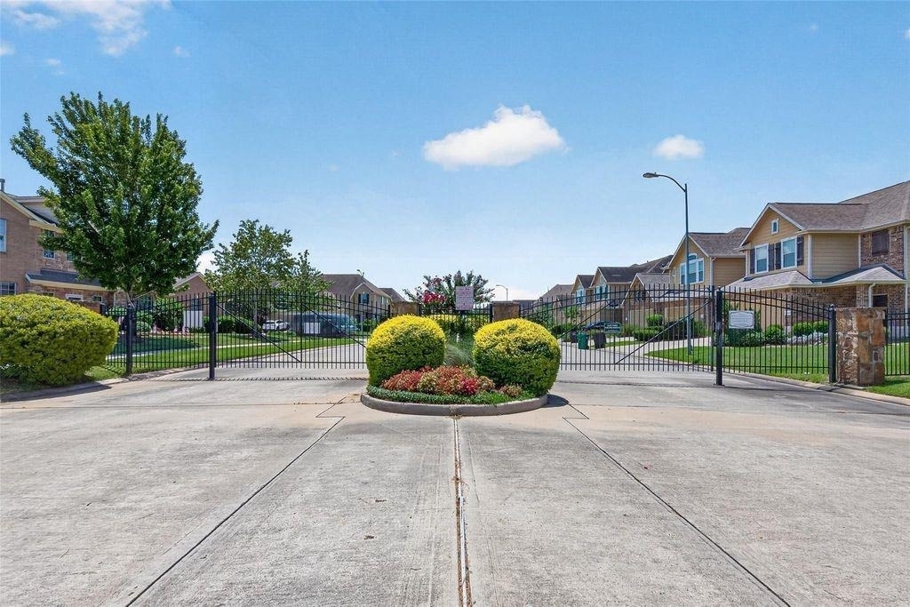 8506 Sunset Loch Drive - Photo 34