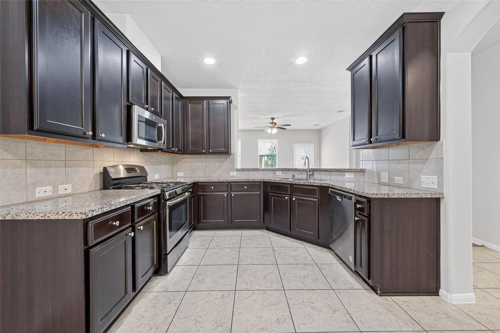 8506 Sunset Loch Drive - Photo 16