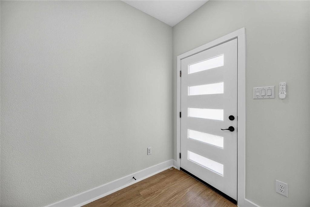 4357 Elmwood Street - Photo 4