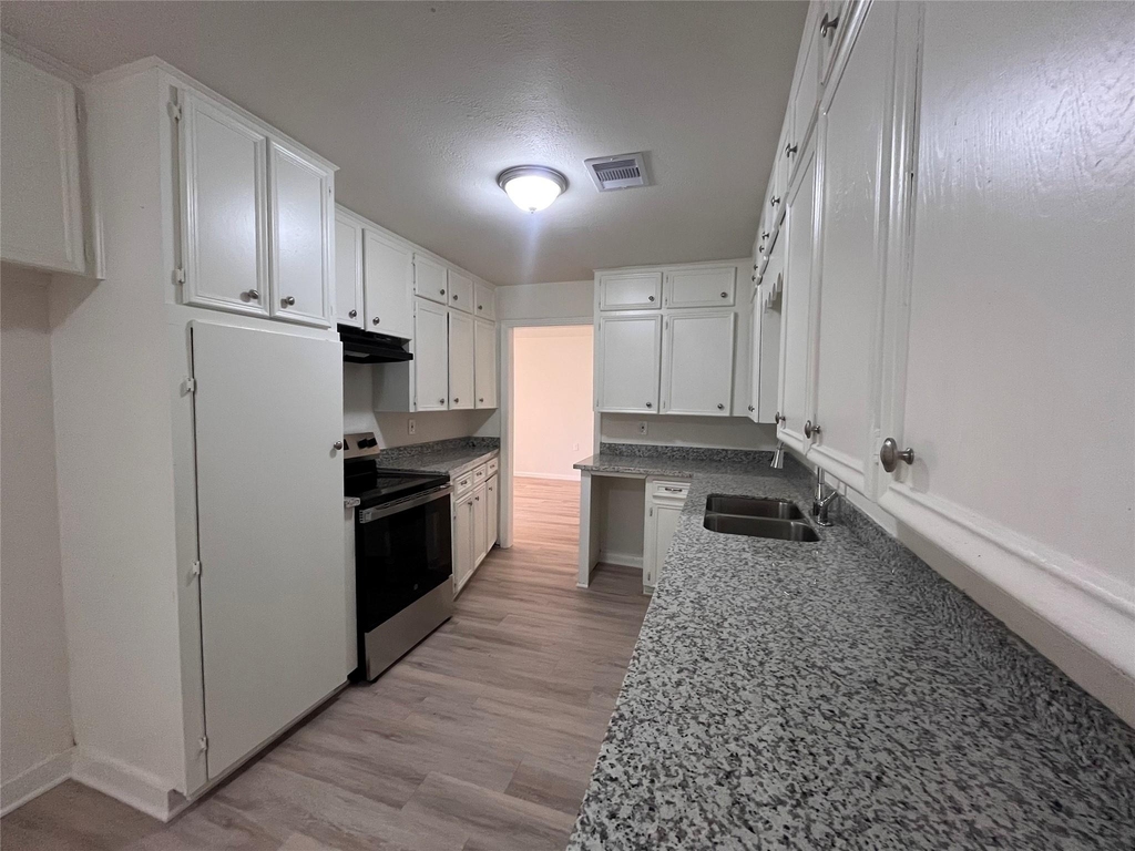 704 Alice Street - Photo 9