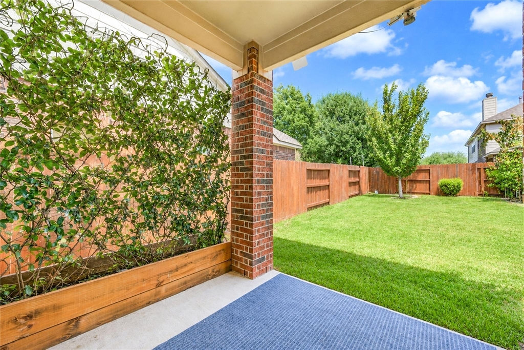 6315 Linfield Bluff Lane - Photo 4