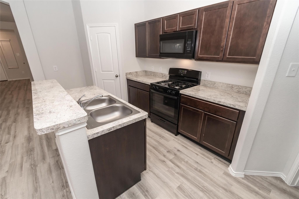 24414 Borelli Drive - Photo 2