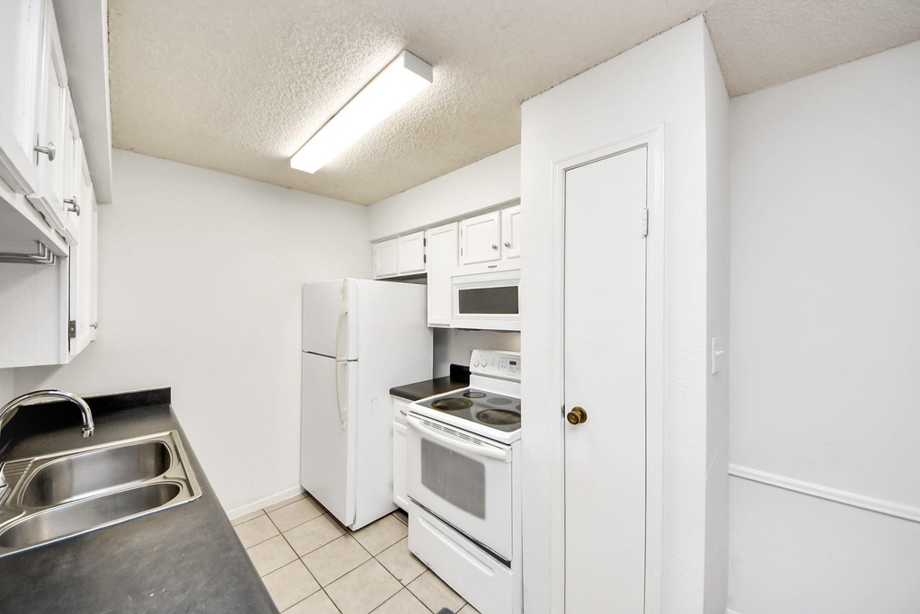 2120 El Paseo Street - Photo 6