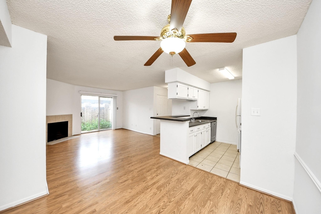 2120 El Paseo Street - Photo 20