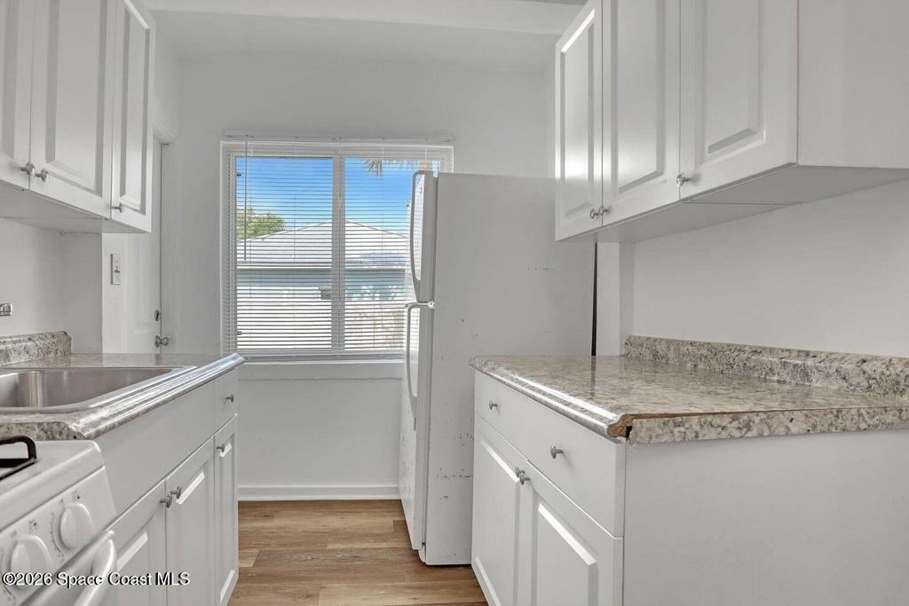 658 Young Street - Photo 13