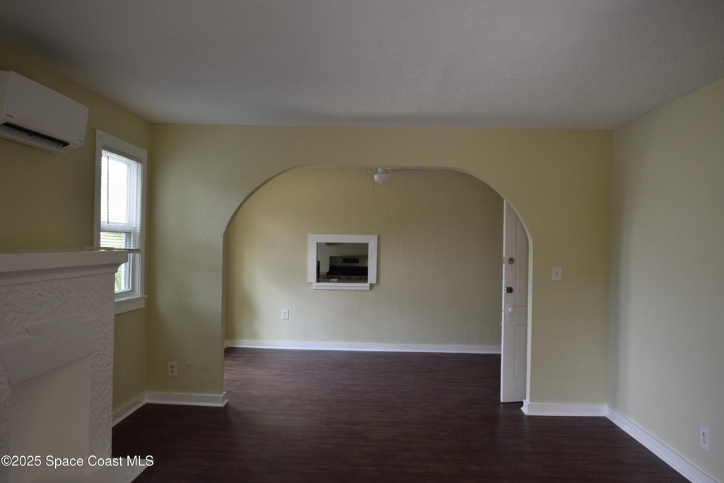 658 Young Street - Photo 3