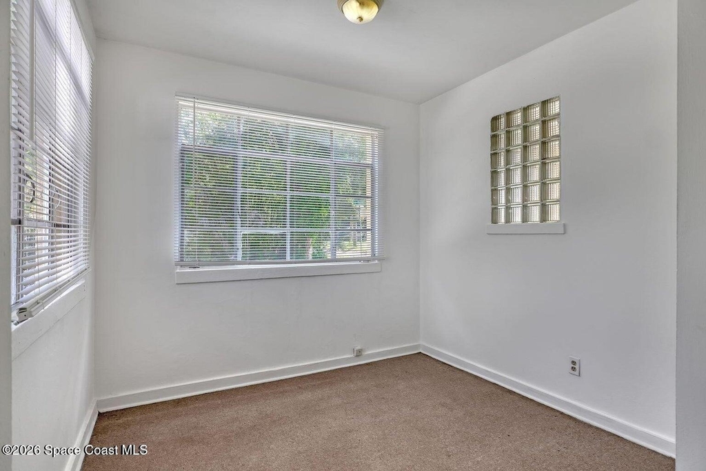 658 Young Street - Photo 17