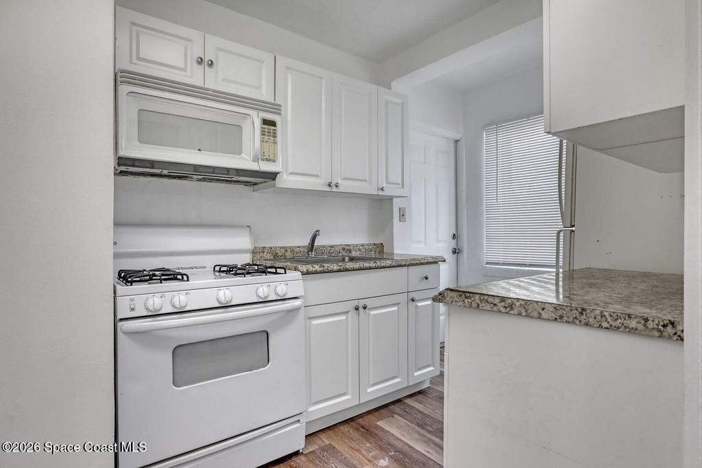 658 Young Street - Photo 14