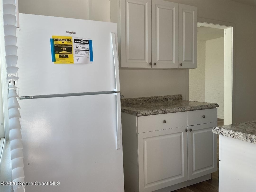 658 Young Street - Photo 4