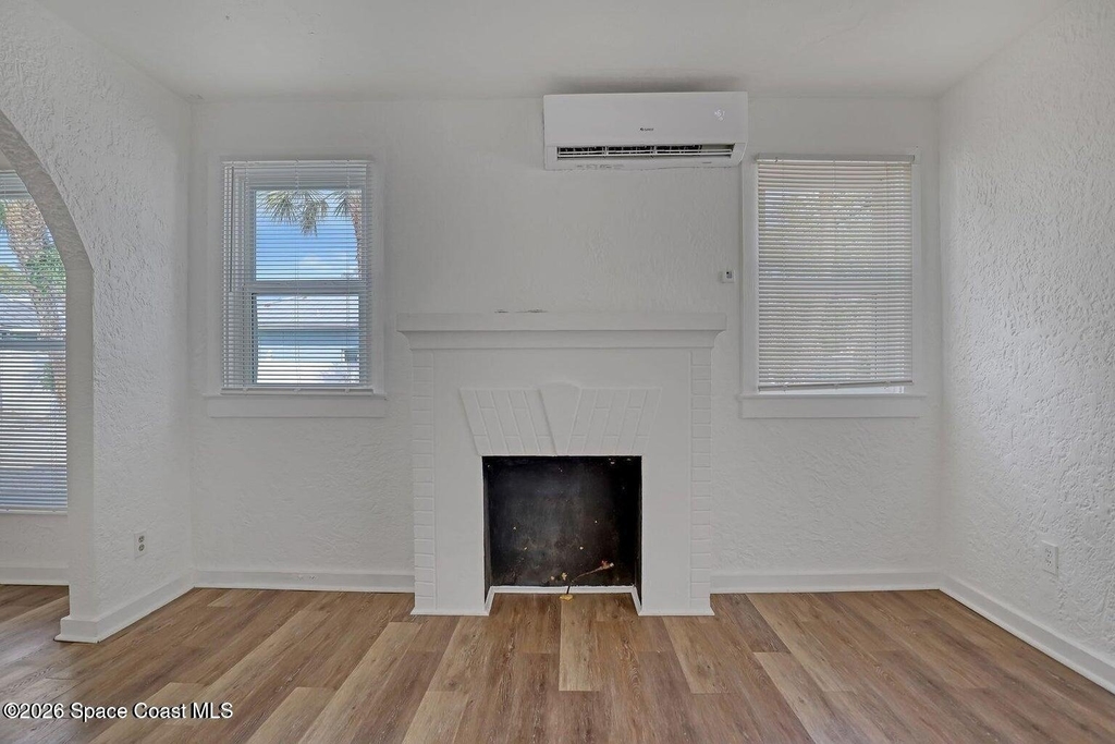 658 Young Street - Photo 10