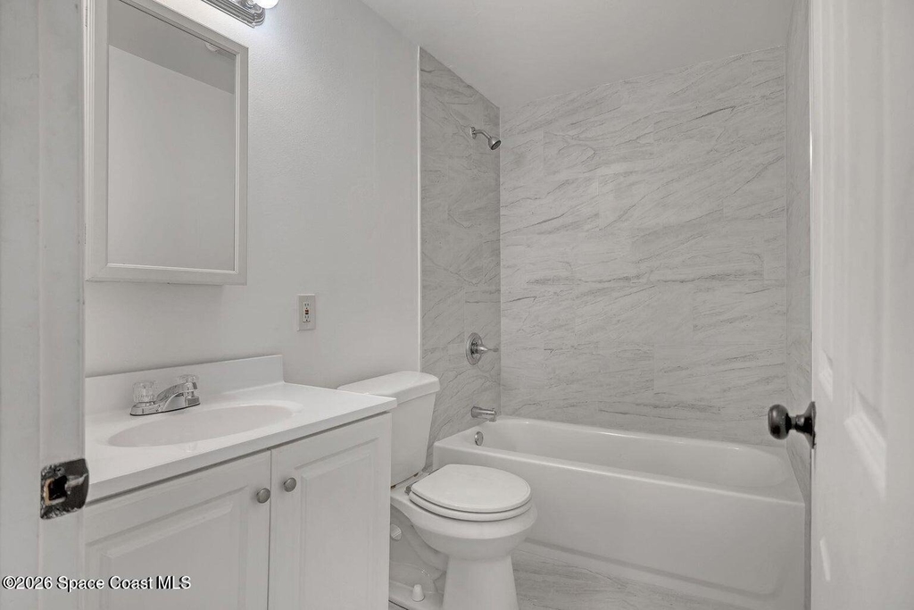 658 Young Street - Photo 18