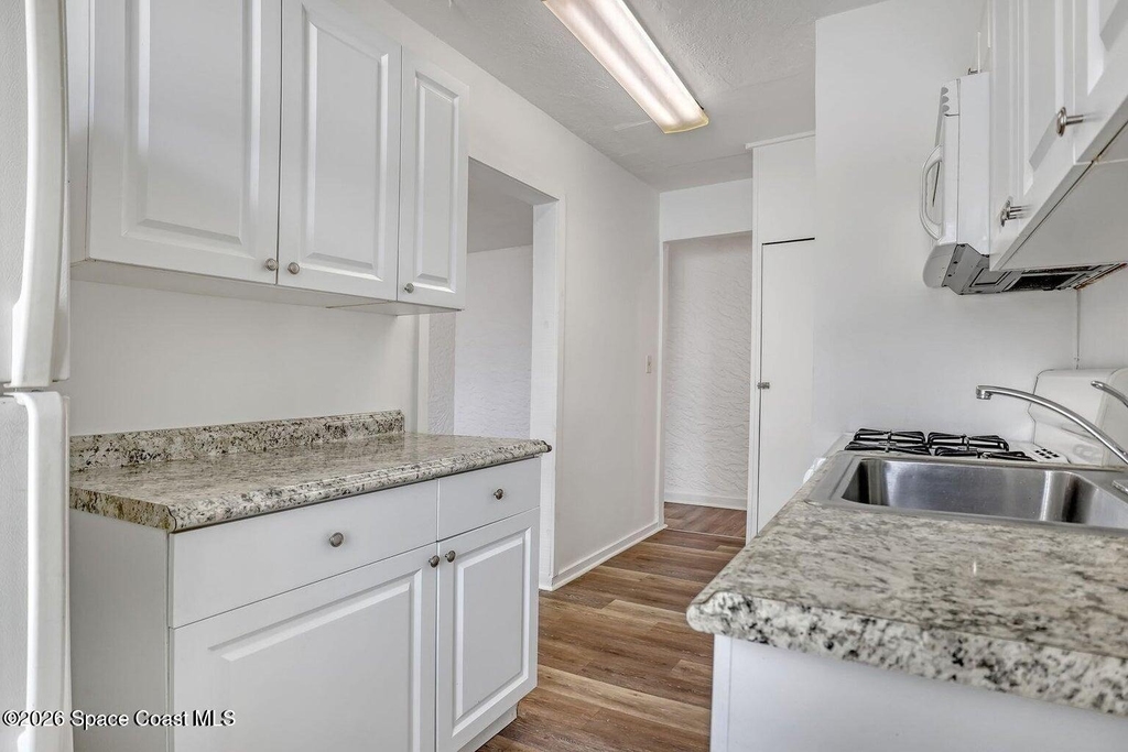 658 Young Street - Photo 19