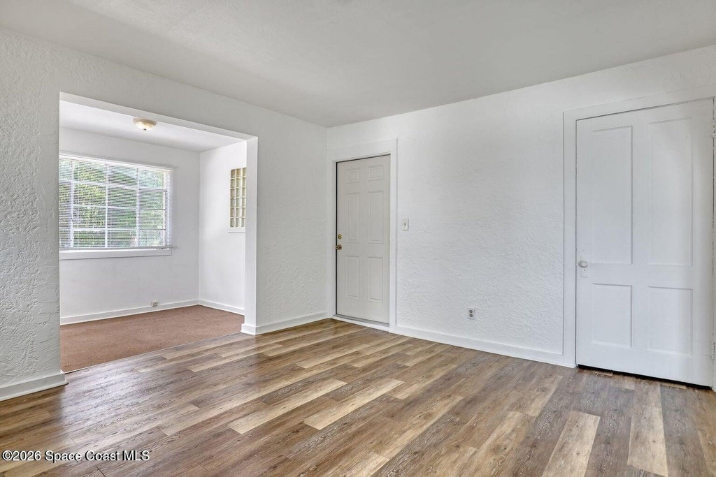 658 Young Street - Photo 9