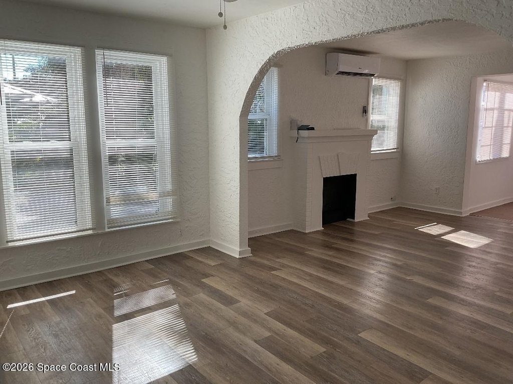 658 Young Street - Photo 6