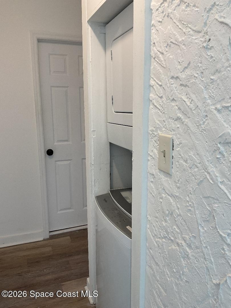 658 Young Street - Photo 3