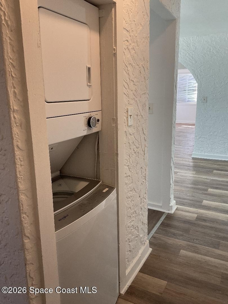 658 Young Street - Photo 8