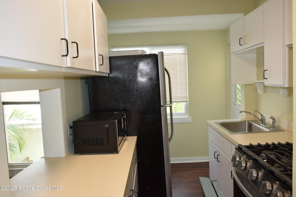658 Young Street - Photo 7