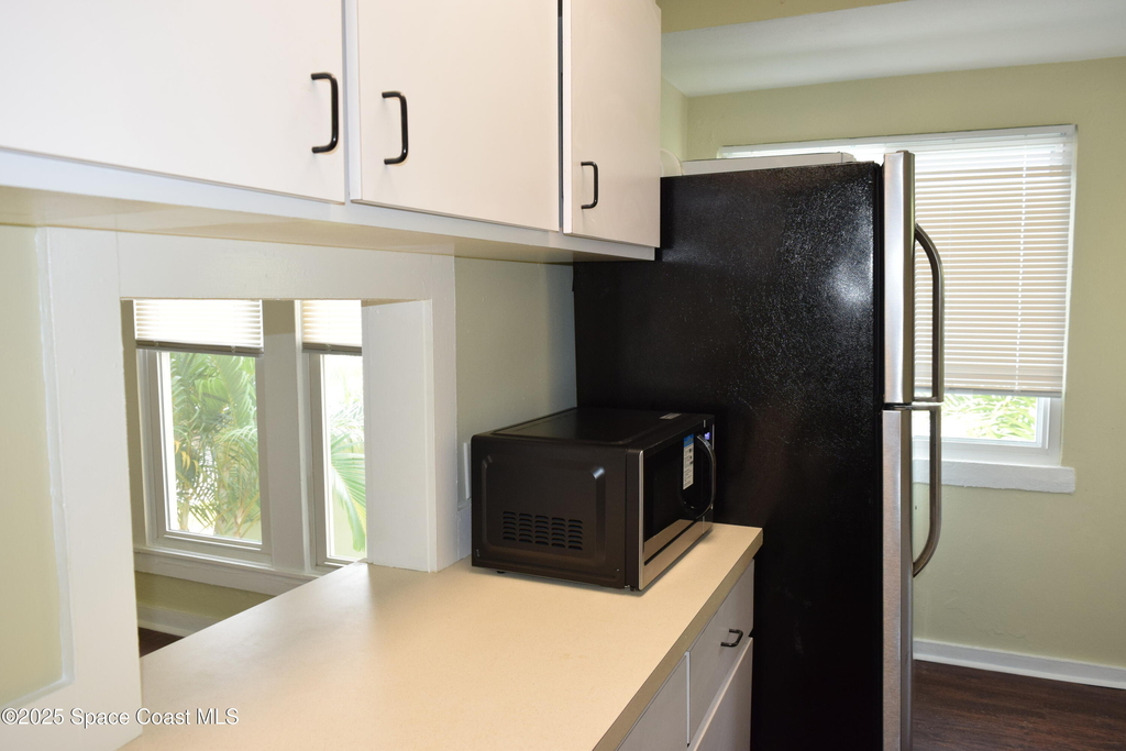 658 Young Street - Photo 8