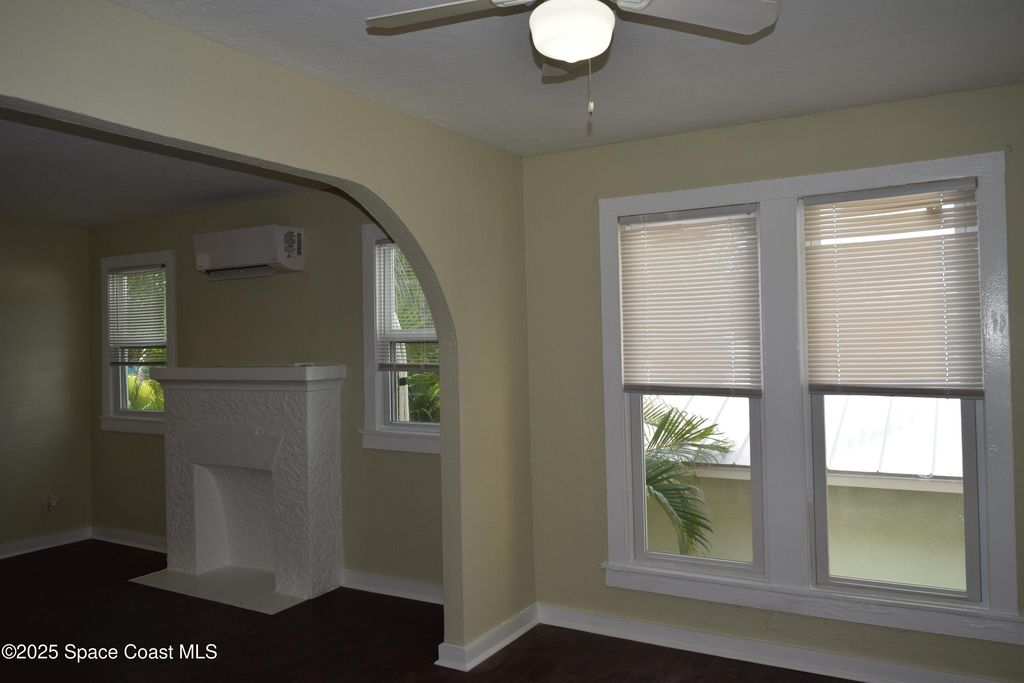 658 Young Street - Photo 4