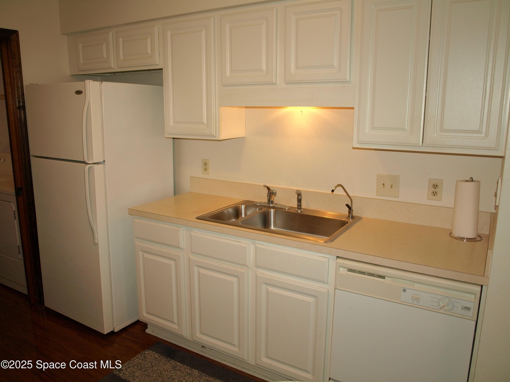 9015 Manchester Lane - Photo 9