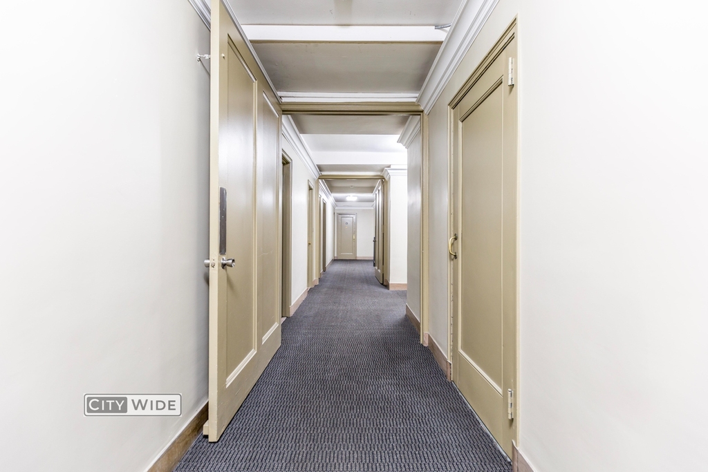 140 East 46th Street - Photo 3
