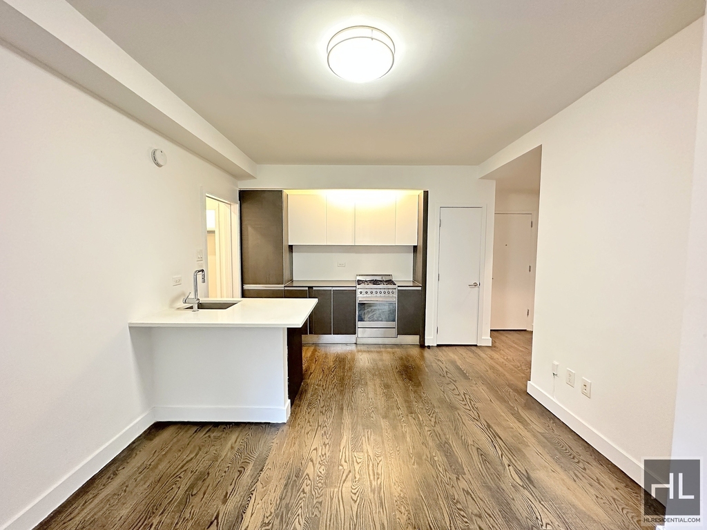 West End Avenue - Photo 5