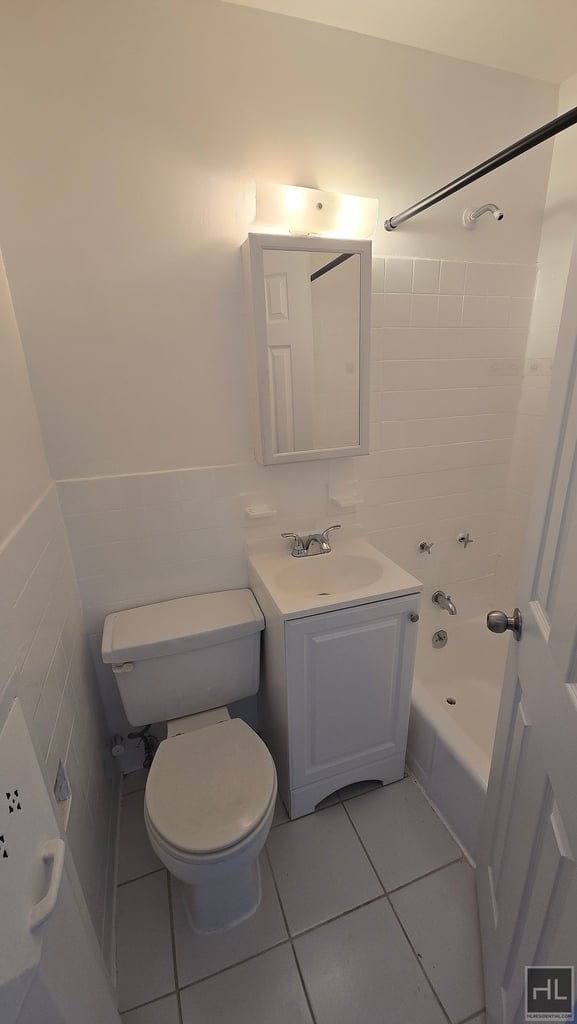 East 61 Street - Photo 4