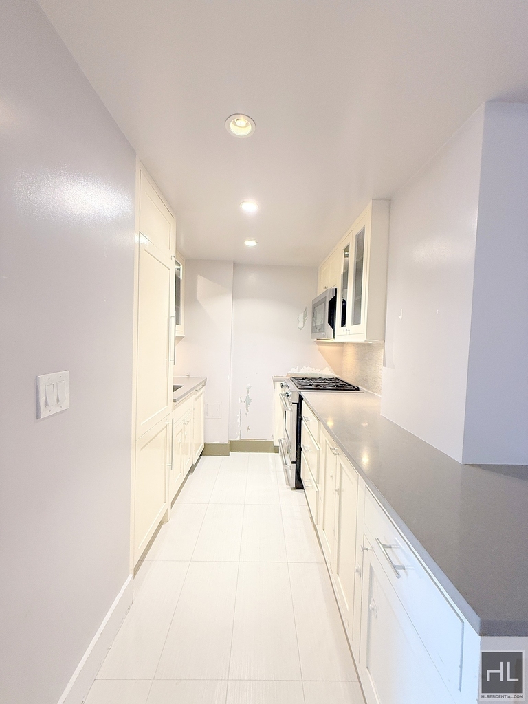 West 93 Street - Photo 2