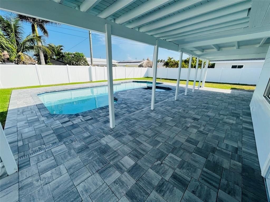 2215 W Vina Del Mar Boulevard - Photo 3
