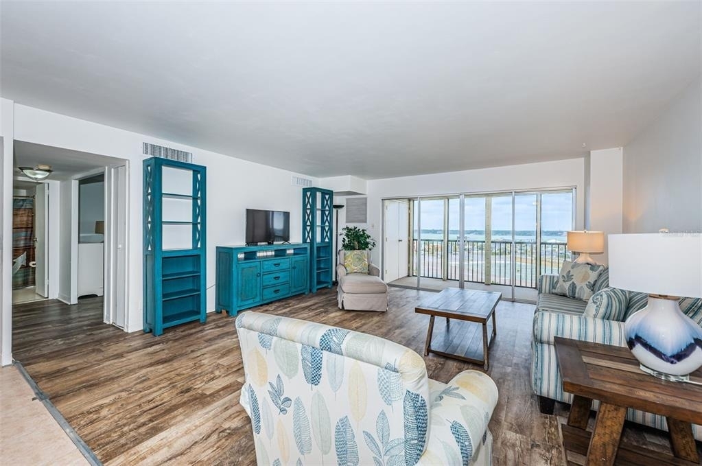 10355 Paradise Boulevard - Photo 10