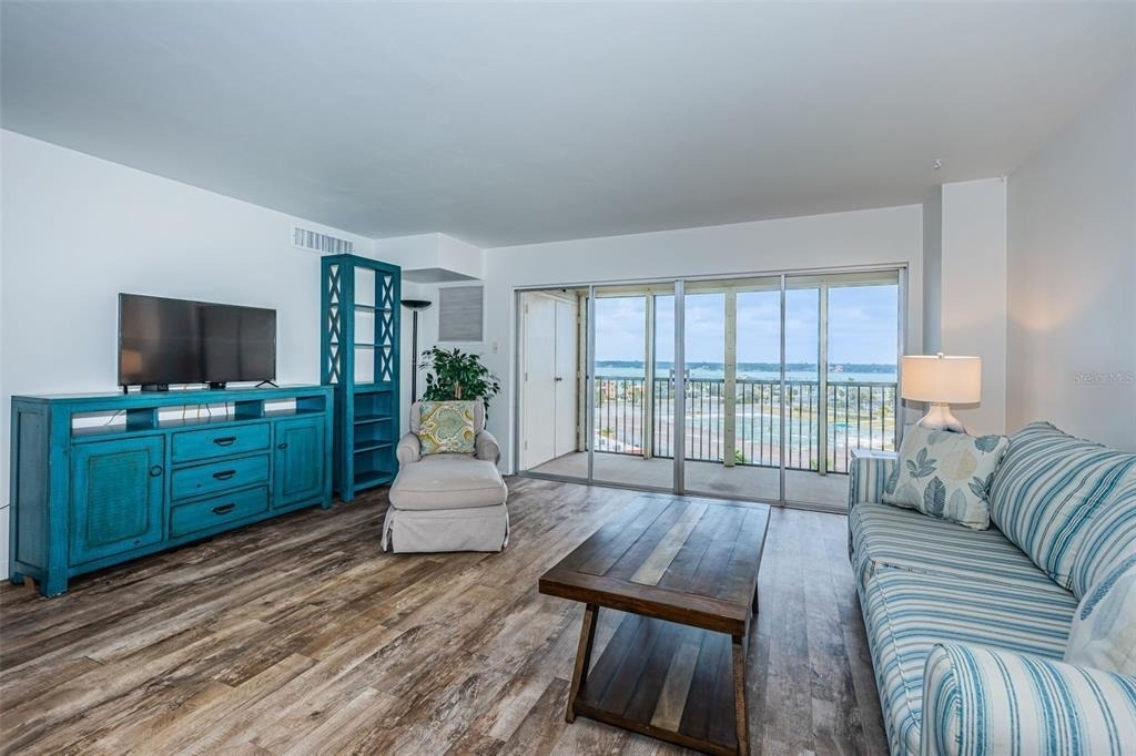 10355 Paradise Boulevard - Photo 9