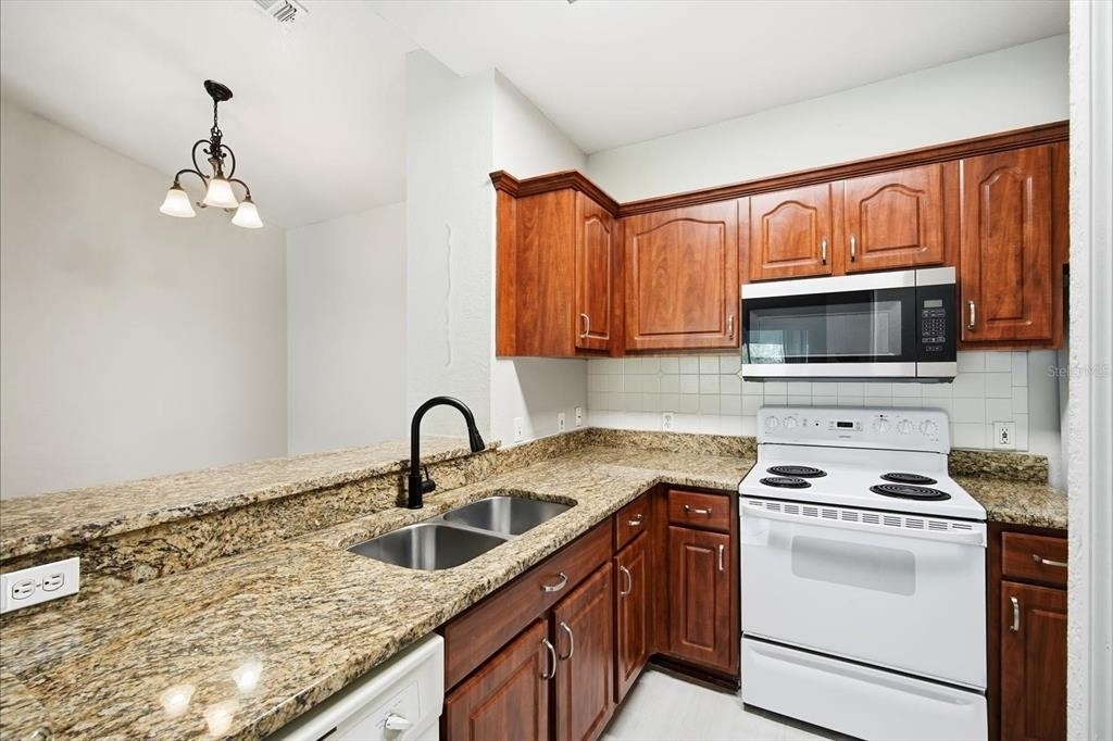 5703 Legacy Crescent Place - Photo 7