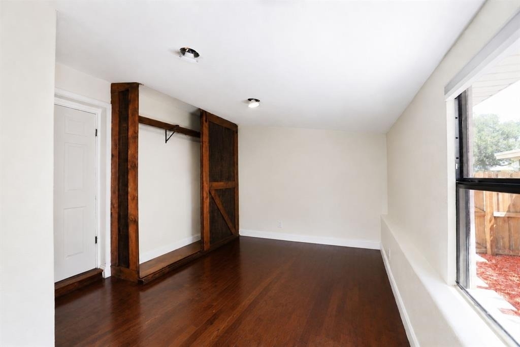 520 83rd Avenue N - Photo 22