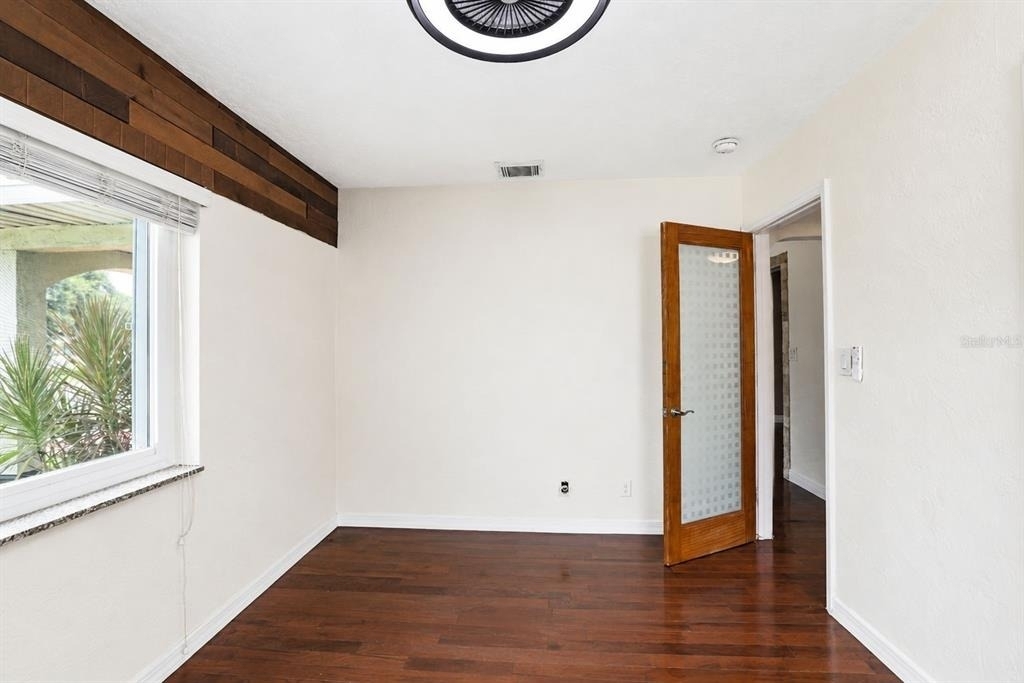 520 83rd Avenue N - Photo 12