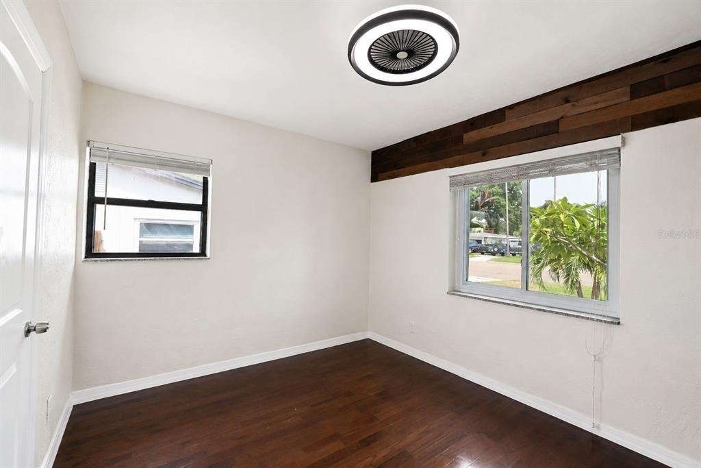 520 83rd Avenue N - Photo 11