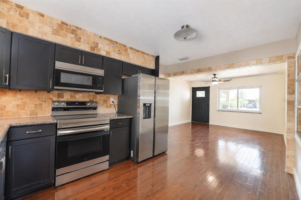 520 83rd Avenue N - Photo 10